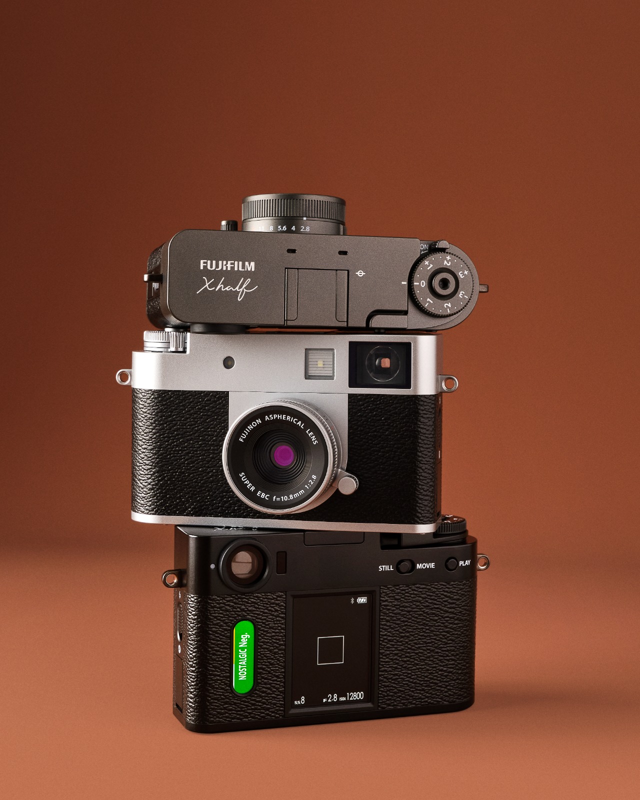 FUJIFILM X-Half cámara vertical preparada street photography correa mano lista disparar