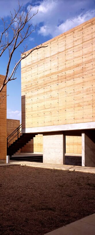 Proyecto arquitectónico de Mauricio Rocha en México con diseño contemporáneo integrado al contexto urbano